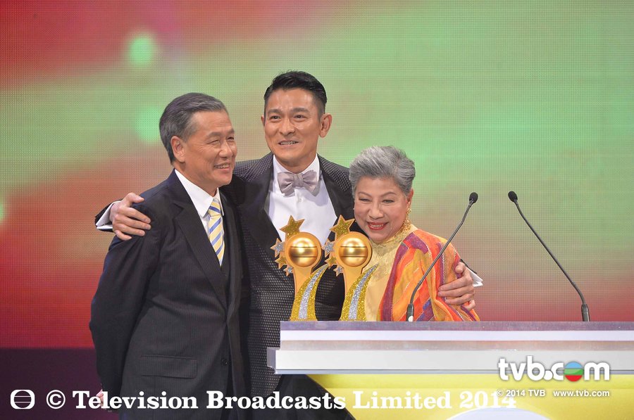 《TVB馬來西亞星光薈萃頒獎典禮2014》劉德華擔任神秘嘉賓為劉江、羅蘭頒獎